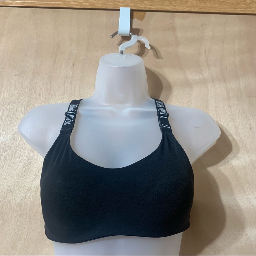 Women’s Incredible Lightweight Lighly Lined Wire-Free Size 32B Black Sport Bra